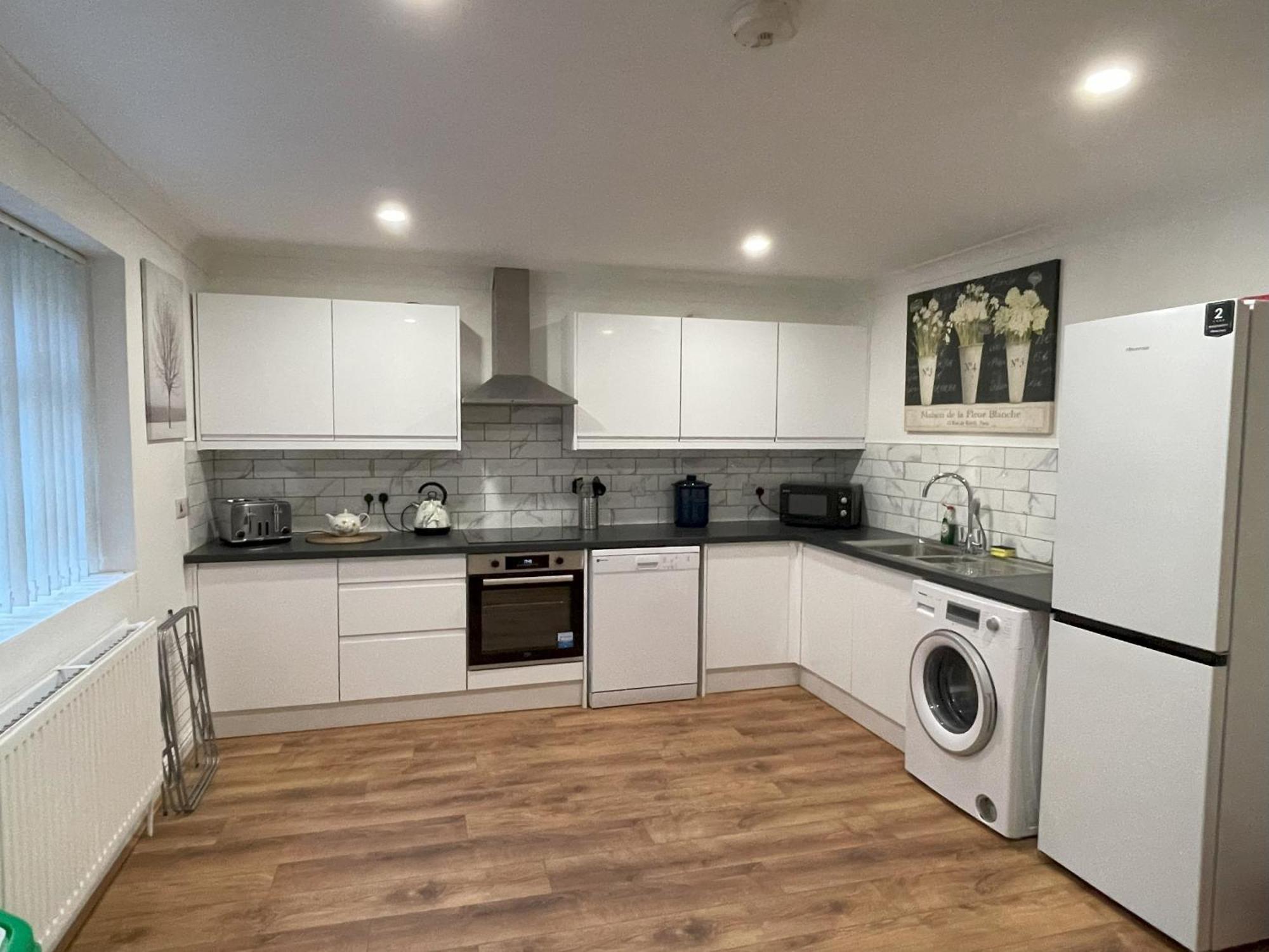 1 Fitzhamon Embankment Apartments Opposite Principality Stadium - Long Stay Offer คาร์ดิฟฟ์ ห้อง รูปภาพ